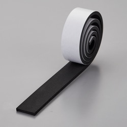 緑十字 スポンジゴム（粘着テープ付） 黒 30×1000×5mm 246178