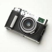 富士フィルム X100VI用 本革ケース クラシック メタルグリップ付 ブラック/ホワイトステッチ PTBD007