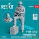RSKF48-0067 1/48 F-105（D・F・G） 男性パイロット 立姿勢2 [組立式プラスチックモデル]