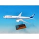 NH20206 1/200 組立品 BOEING 787-10 JA981A WiFiレドーム･ギア付 木製台座・プレート付 [組立式プラスチックモデル]