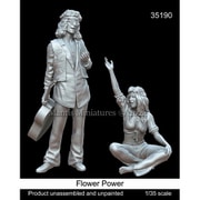 Man35190 1/35 現用 「フラワーパワー」 ヒッピーの男女セット 2体入 [組立式プラスチックモデル]