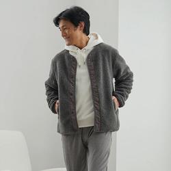957843001 [家でも外でも！リバーシブルボアカーディガン Mサイズ グレー]