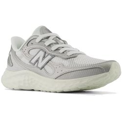 Fresh Foam Arishi v4 TIRALUX レディース ランニングシューズ Silver Metallic with Reflection and NB White 23.5cm D WARISTS4D