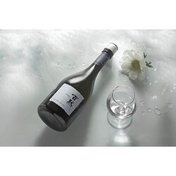 清酒【菊正宗】 百黙（ひゃくもく）FUTURE 純米大吟醸酒720ml  限定 菊正宗 菊正宗 百黙 FUTURE 純米大吟醸 化粧箱入り 720ml : お酒
