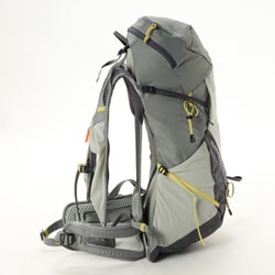 [ヒロ] 超美品 サロモンエアロトレル30L サロモンが、超厚底⁉︎ 意外性もファッション性もMAXな、ブツ欲