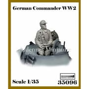 AR35096 1/35 WWII ドイツ 空を見上げる冬季装備の戦車指揮官 [組立式プラスチックモデル]