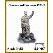 AR35097 1/35 WWII ドイツ 空を指さす冬季装備の戦車兵 [組立式プラスチックモデル]