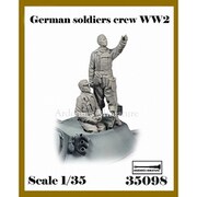AR35098 1/35 WWII ドイツ 空を見上げる冬季装備の戦車兵セット 2体入 [組立式プラスチックモデル]