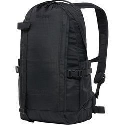 タイト ミディアム モノ デイパック 20L True Black（2C5） 607564