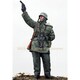 AM35324 1/35 WWII ドイツ武装親衛隊 信号拳銃を撃つ装甲擲弾兵 [組立式プラスチックモデル]