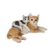 H20577 [腹ばいの親子猫]