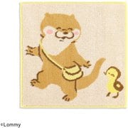 20-1020080 [可愛い嘘のカワウソ お散歩なの 25cm×25cm アイボリー タオルハンカチ]