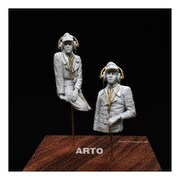 ARP35031 1/35 第101SS 重戦車大隊 タイガーI 無線手＆操縦手 半身像 [組立式プラスチックモデル]