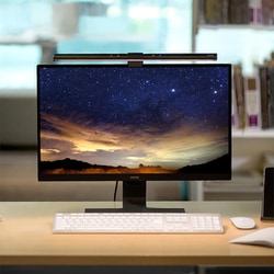 BENQ - BenQ ScreenBar Plus モニターライト モニター掛け式ライト レビュー】BenQ ScreenBar Plus モニター掛け式のデスクライトが