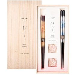 さくらさく 桜風ペア 落雁箸置付 箸23cm/21cm 食洗機可 日本製 ギフトセット 桐箱入 S-12189
