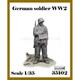 AR35102 1/35 WWII ドイツ 弾薬箱を持つ冬季装備の歩兵 [組立式プラスチックモデル]