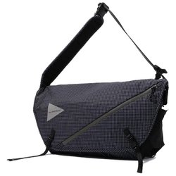 ヨドバシ.com - アンドワンダー and wander ocean rip messenger