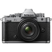 Zf シルバー 40mm f/2（SE） レンズキット [ボディ 35mmフルサイズ FXフォーマット ミラーレスカメラ＋交換レンズ「NIKKOR Z 40mm f/2（SE）」]