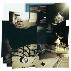 yeti let you notice／窓、花束、古い椅子。