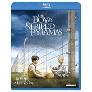 縞模様のパジャマの少年