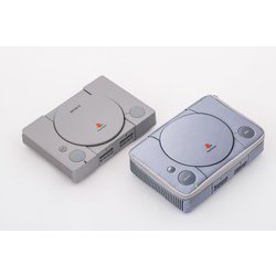 ヨドバシ.com - 初代PlayStation™の原寸大マルチポーチ付きBOOK