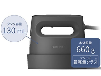 アイロンは1kg以上あるとパリッと折り目をつけやすく、衣類スチーマーは800g以下の方が負担が少なく扱いやすい