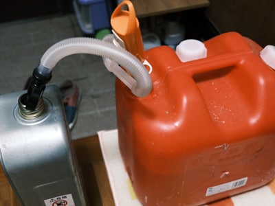 タンクに灯油をいれる手間はかかります