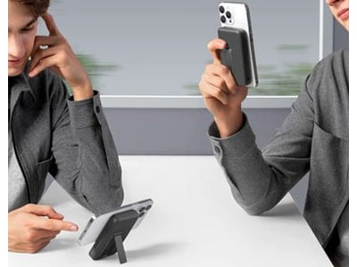 外出先で便利なモバイルバッテリータイプ