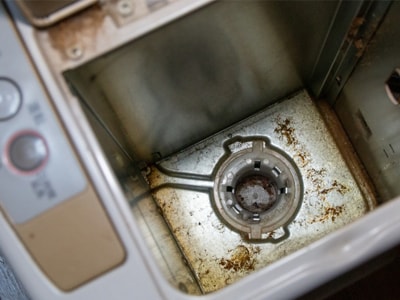 油受け皿、給油フィルターはシーズン終わり、前には必ずチェック