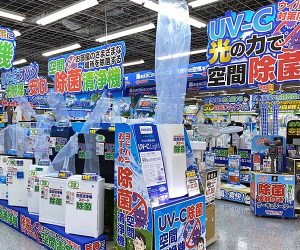 空間除菌清浄機が並ぶ売場