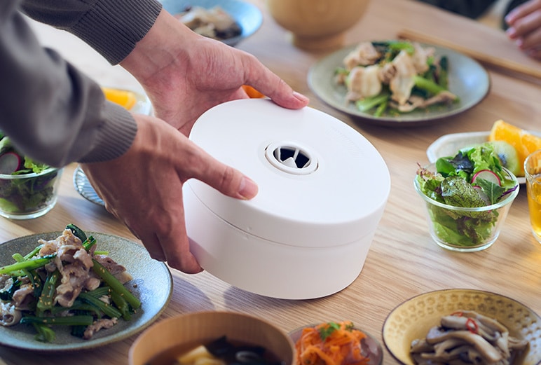 食卓に持ち運べるコンパクトな「おひつ」